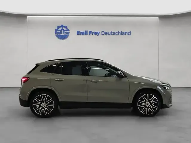 Mercedes-Benz GLA 220