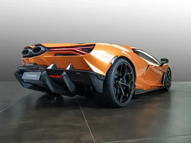 Lamborghini Revuelto