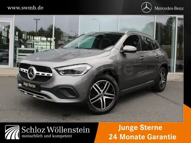 Mercedes-Benz GLA 220