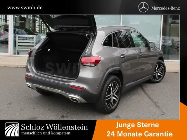 Mercedes-Benz GLA 220