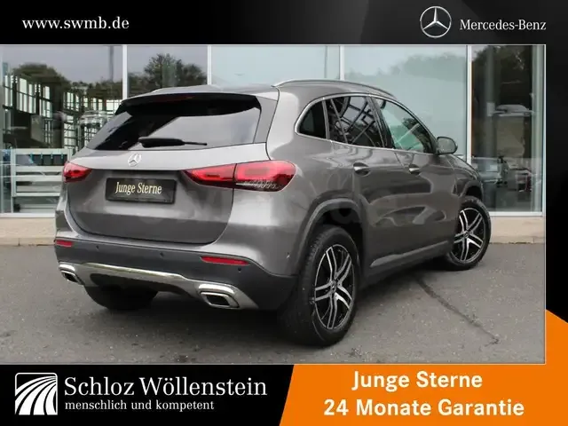 Mercedes-Benz GLA 220