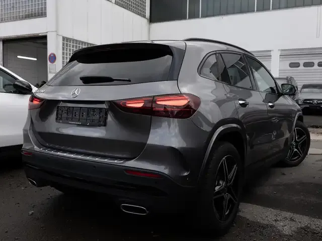 Mercedes-Benz GLA 200