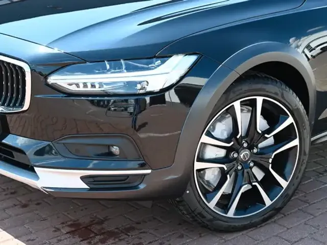 Volvo V90 Cross Country