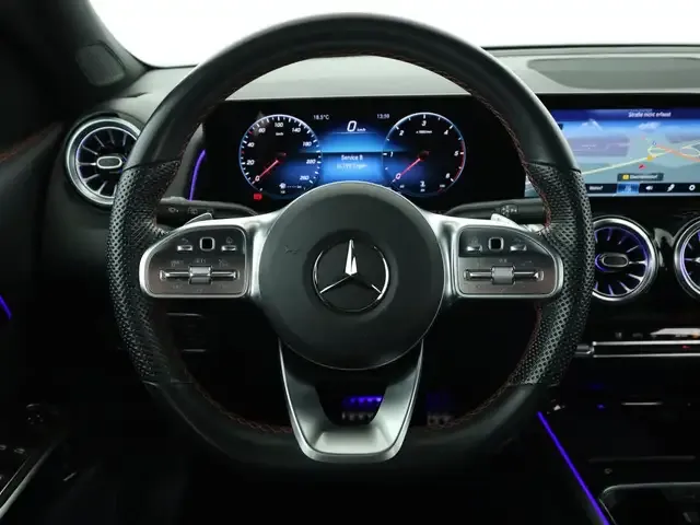 Mercedes-Benz GLB 200