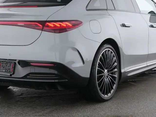Mercedes-Benz EQE 300
