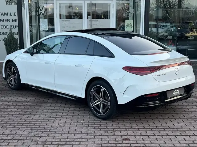 Mercedes-Benz EQE 300