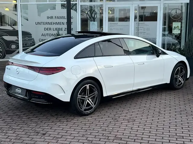 Mercedes-Benz EQE 300