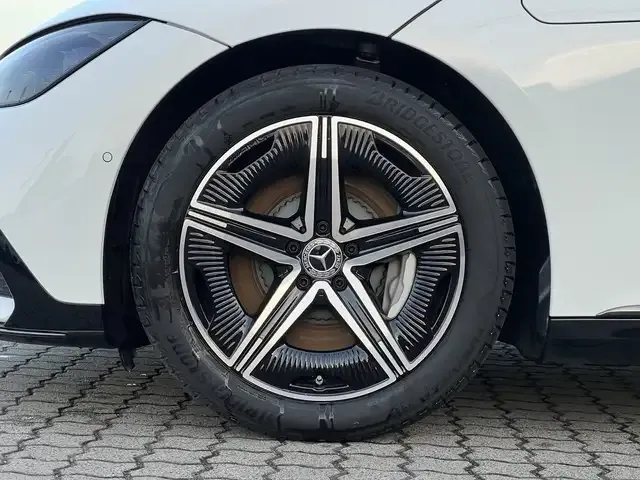 Mercedes-Benz EQE 300