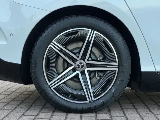 Mercedes-Benz EQE 300