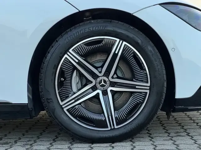 Mercedes-Benz EQE 300