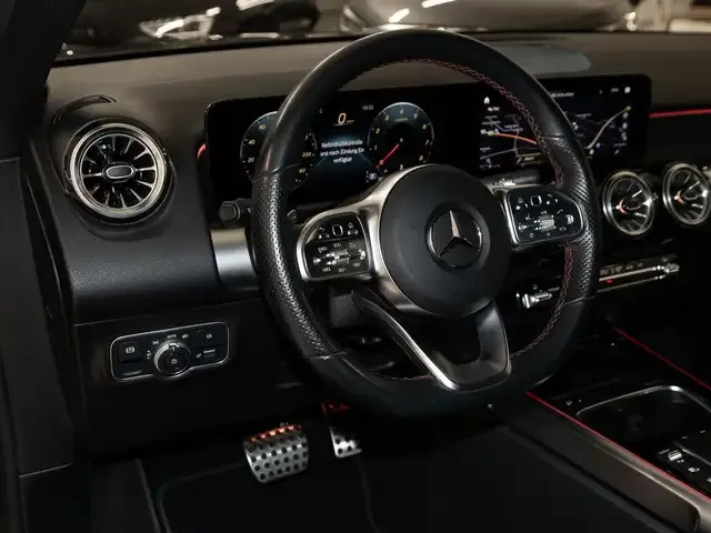 Mercedes-Benz GLB 200