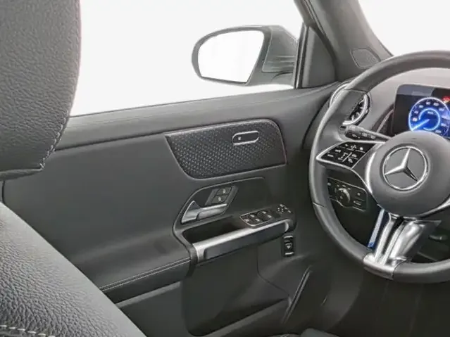 Mercedes-Benz EQB 300
