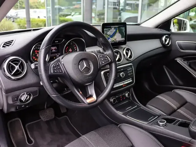 Mercedes-Benz GLA 180
