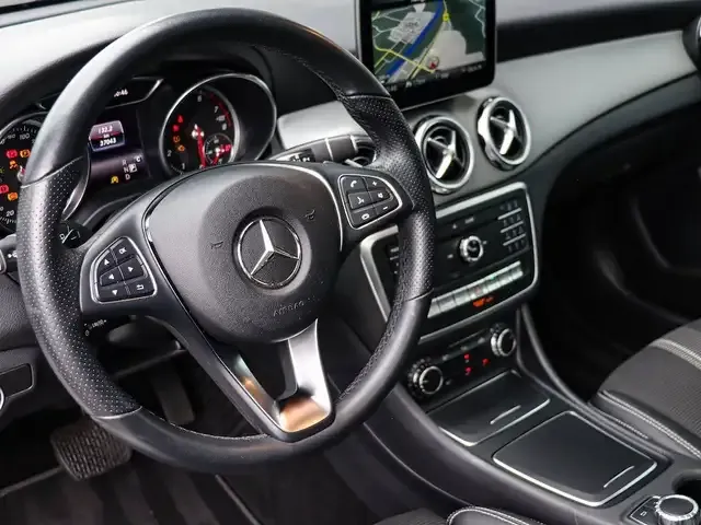 Mercedes-Benz GLA 180