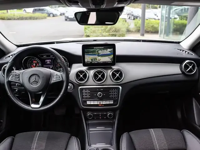 Mercedes-Benz GLA 180