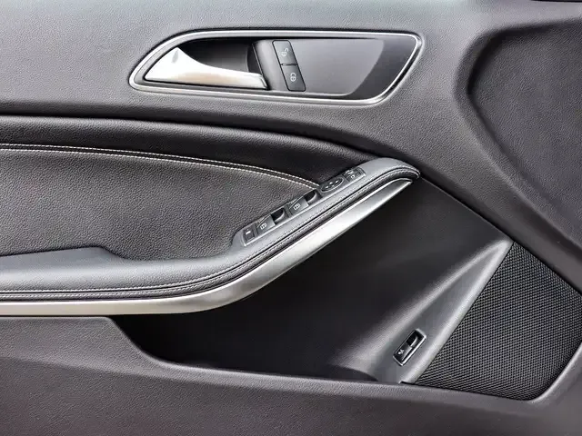 Mercedes-Benz GLA 180