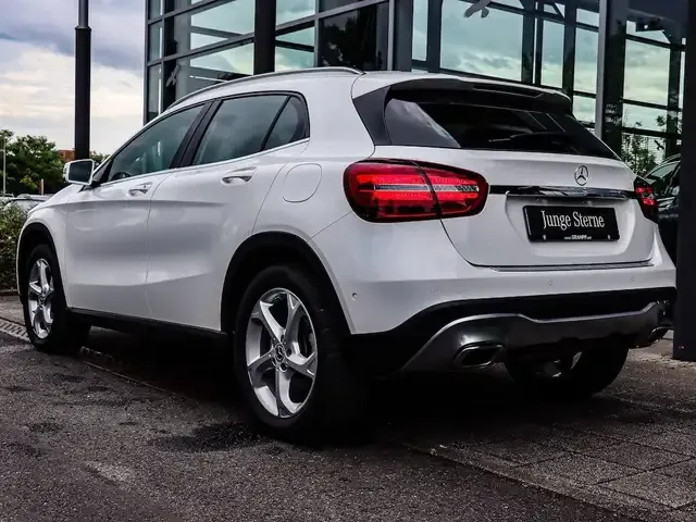 Mercedes-Benz GLA 180