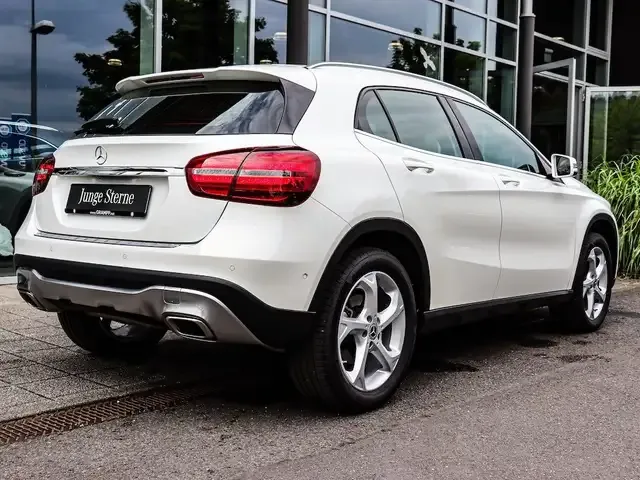 Mercedes-Benz GLA 180