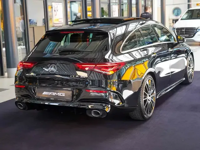 Mercedes-Benz CLA 35 AMG