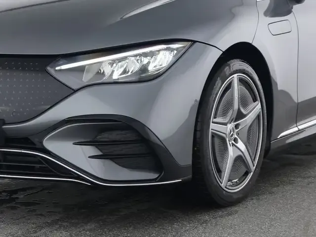 Mercedes-Benz EQE 300