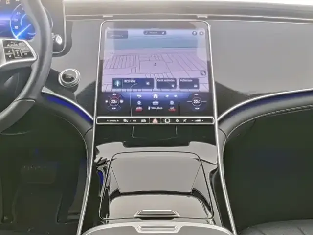 Mercedes-Benz EQE 300