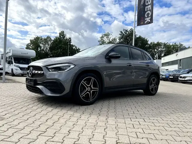 Mercedes-Benz GLA 200