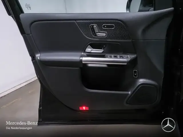 Mercedes-Benz EQA 300
