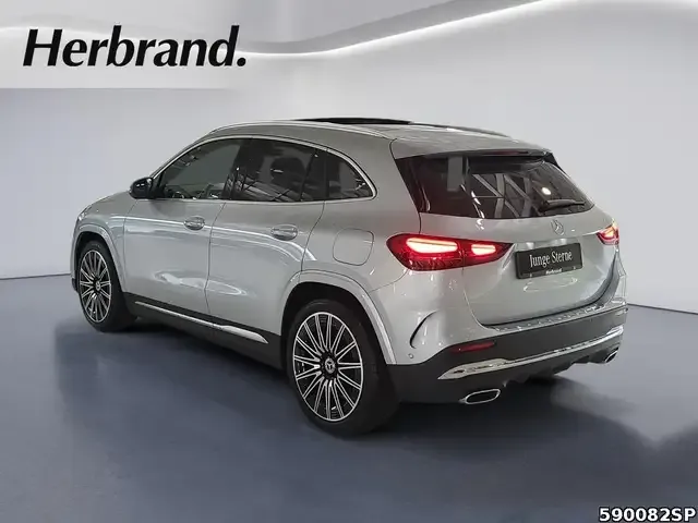 Mercedes-Benz GLA 220