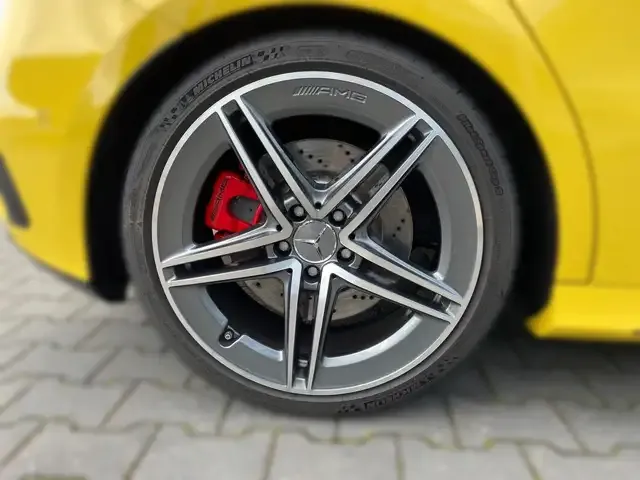 Mercedes-Benz A 45 AMG