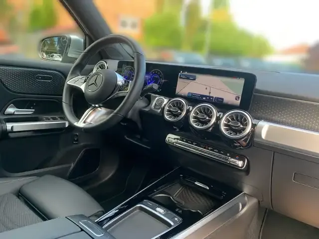 Mercedes-Benz EQB 300