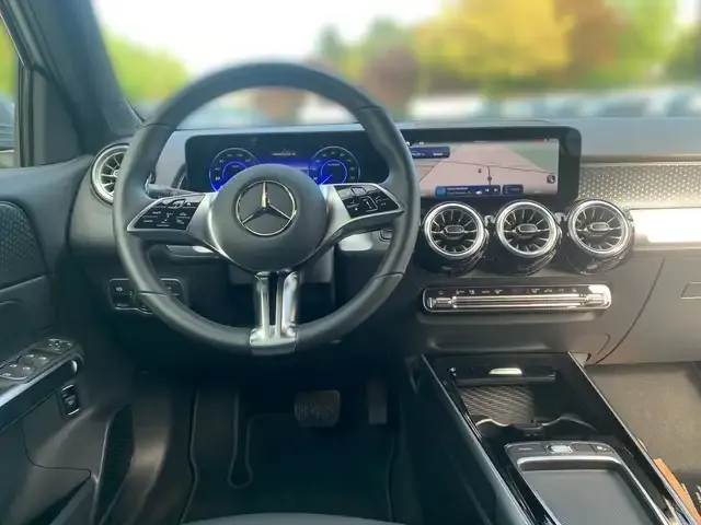 Mercedes-Benz EQB 300