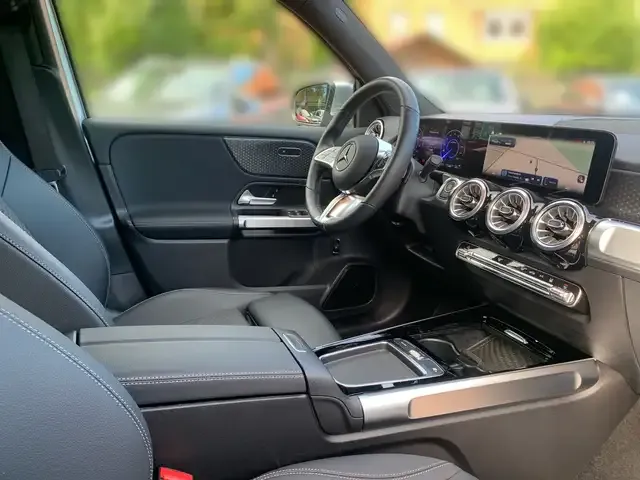 Mercedes-Benz EQB 300