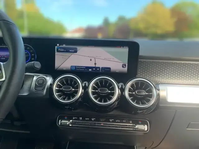 Mercedes-Benz EQB 300