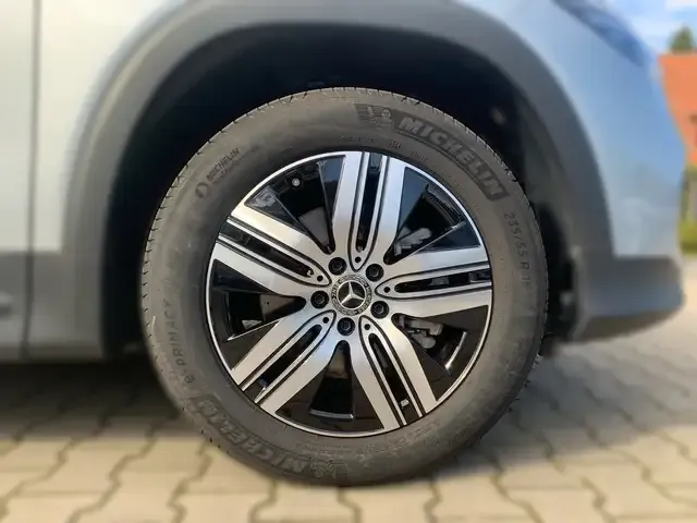 Mercedes-Benz EQB 300