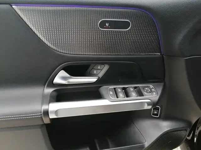 Mercedes-Benz EQB 300