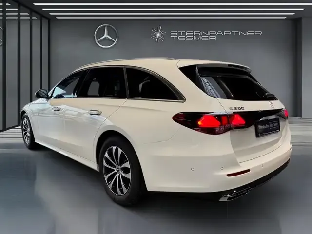 Mercedes-Benz E 200