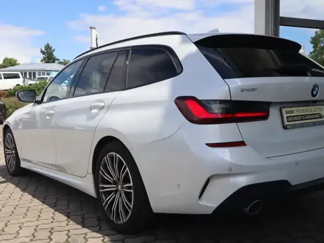 BMW 330