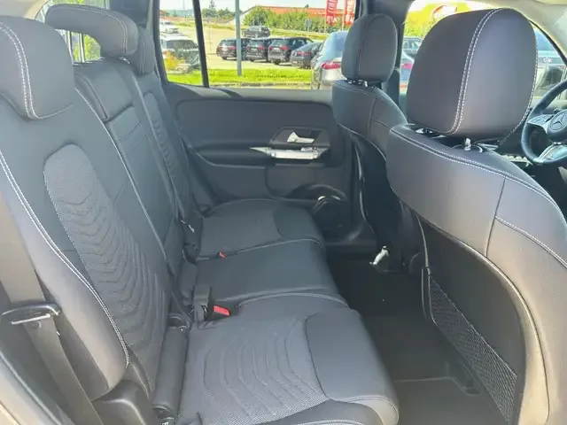 Mercedes-Benz GLB 220