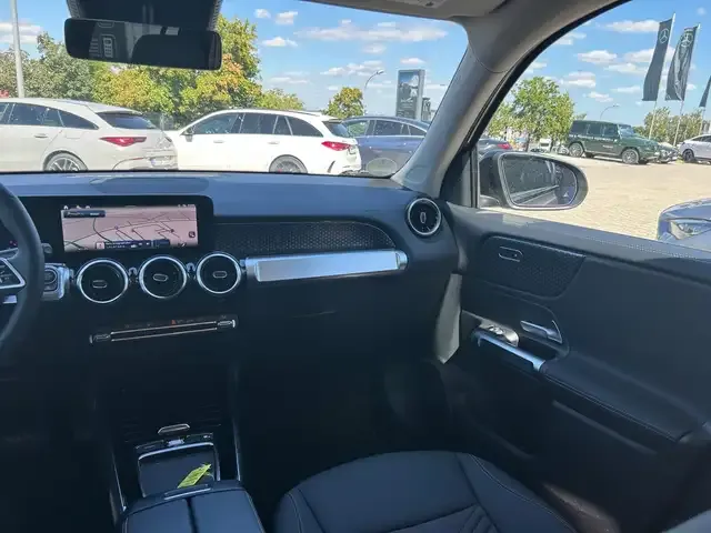 Mercedes-Benz GLB 220