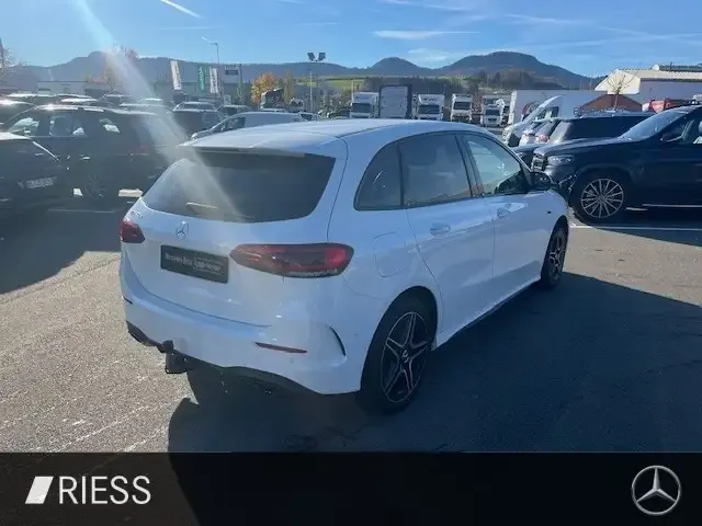 Mercedes-Benz B 250