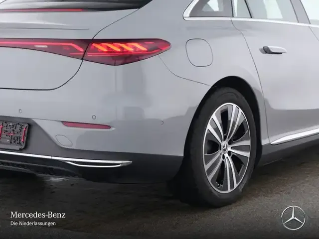Mercedes-Benz EQE 300