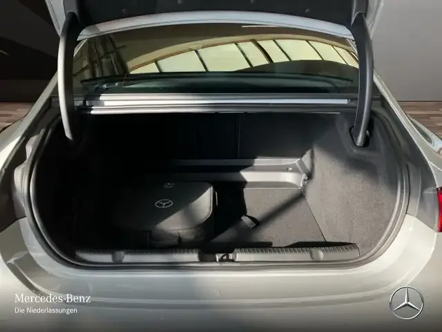 Mercedes-Benz EQE 300