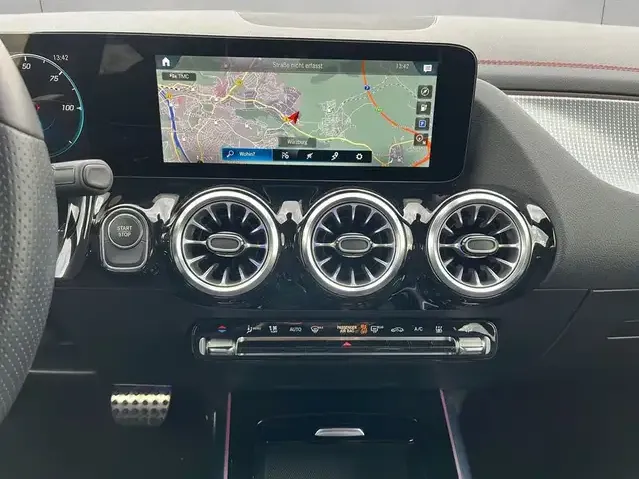 Mercedes-Benz EQA 300