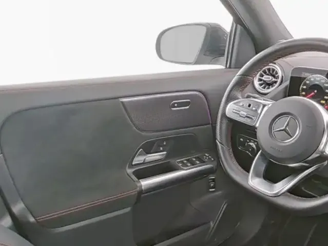 Mercedes-Benz EQA 300