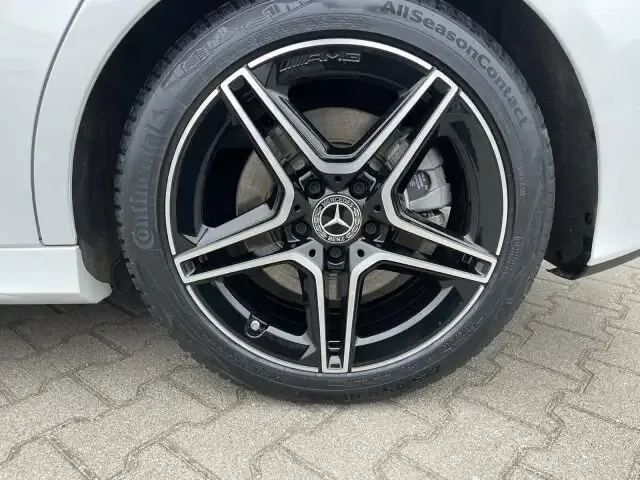 Mercedes-Benz B 220