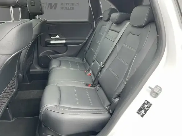Mercedes-Benz B 220