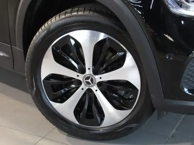 Mercedes-Benz GLB 220