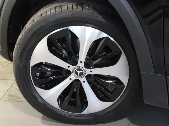 Mercedes-Benz GLB 220