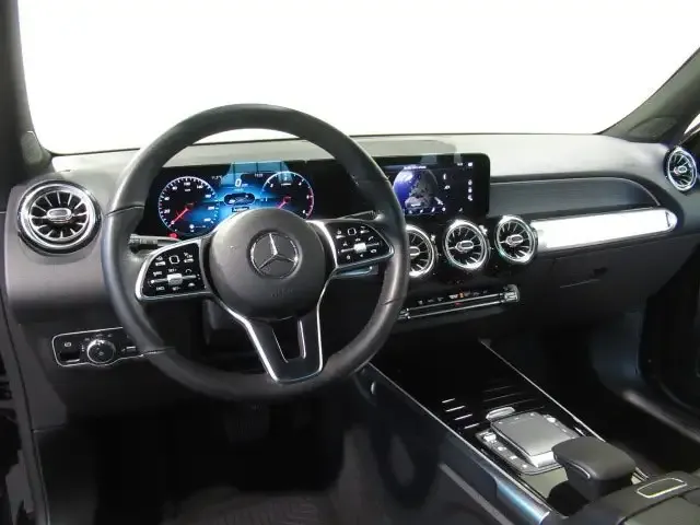 Mercedes-Benz GLB 220