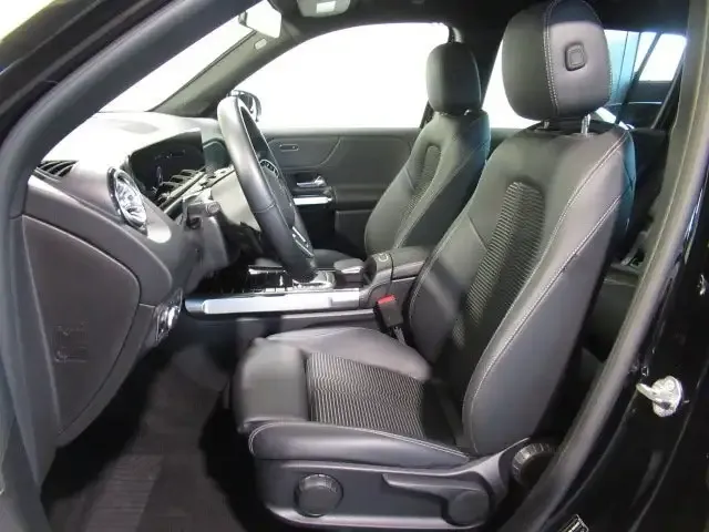 Mercedes-Benz GLB 220